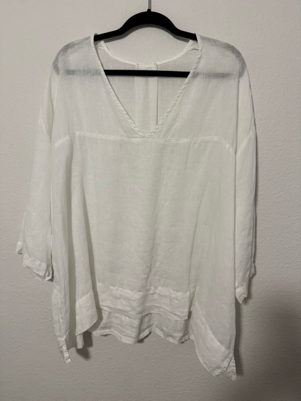 CP Shades White V-Neck Linen Tunic Size M